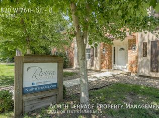 6820 W 76th St APT B, Overland Park, KS 66204