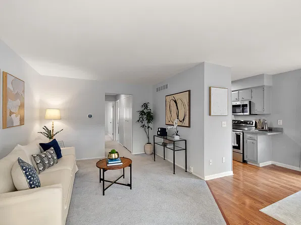 2701 Winthrop Ct, Ann Arbor, MI 48104