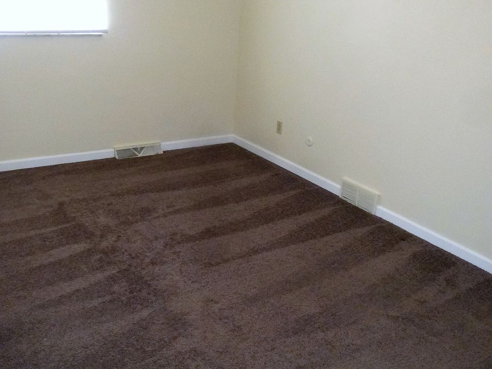 2nd image of 1686 Hulton Rd