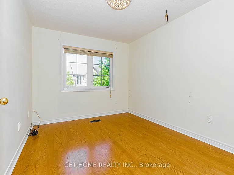 147 Foxchase Ave W — Photo 31