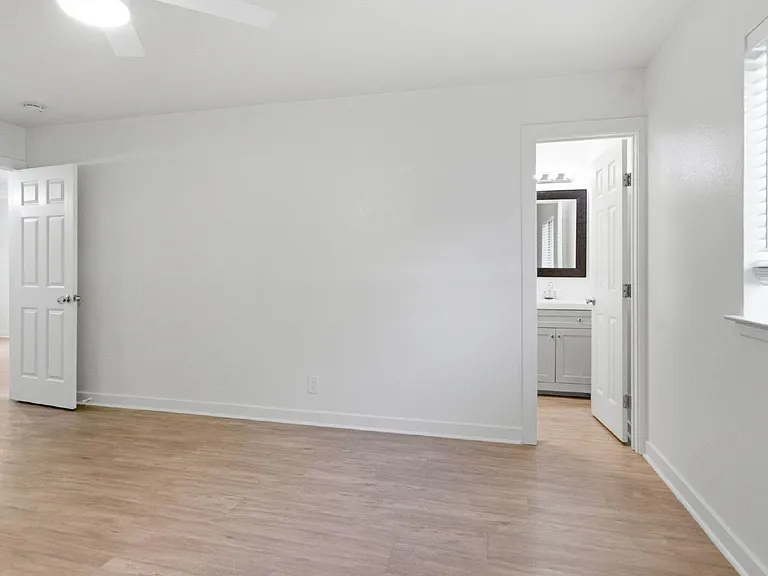 809 James St — Photo 19
