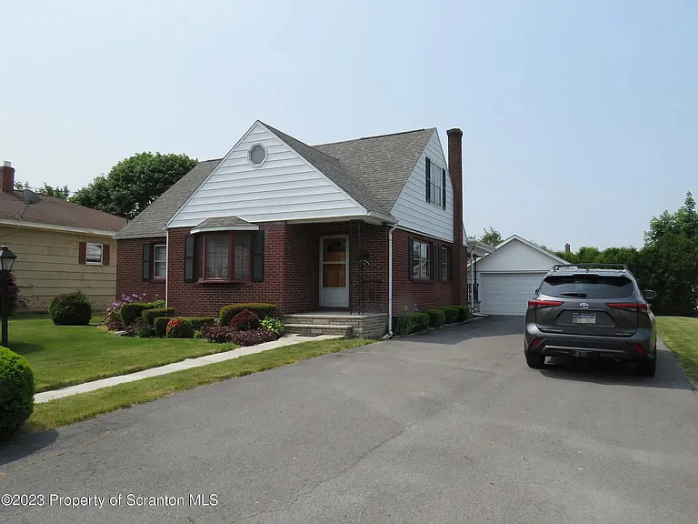 715 W Lackawanna Ave — Photo 1