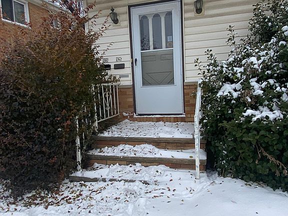 2nd image of 925 E 216th St #2