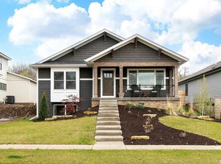 670 Holmes St, Bettendorf, IA