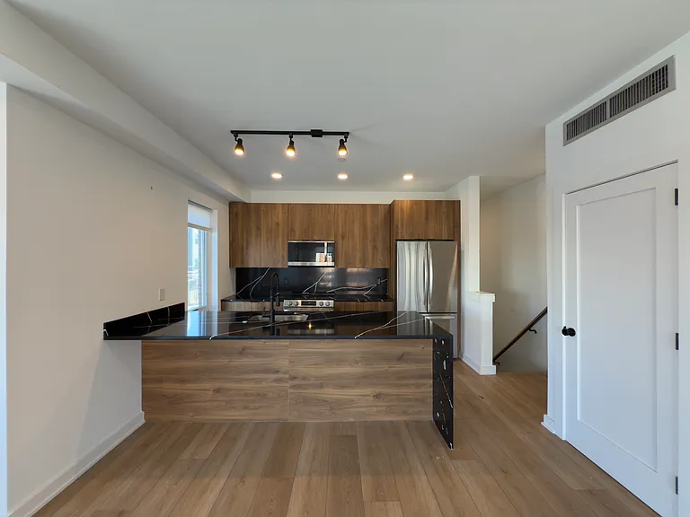 164 Richmond St #2B — Photo 2