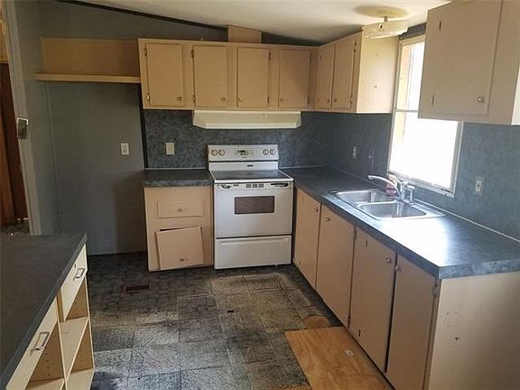 2nd image of 27 Lake St