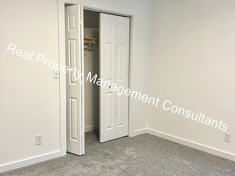 1001 Twin Oaks Ter — Photo 15