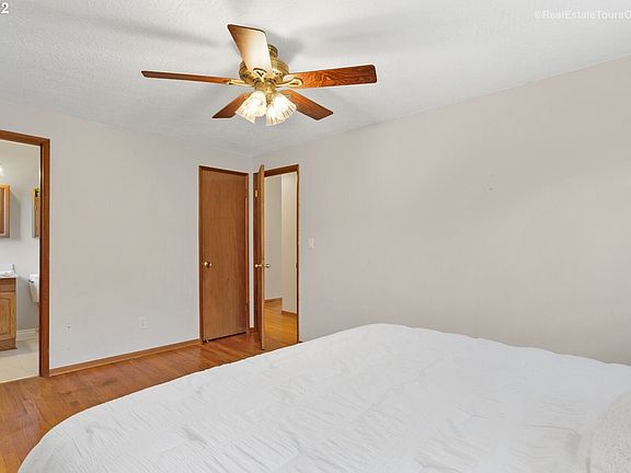 3rd image of 10912 SE 52nd Ave