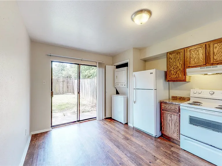 303 Manuel Dr #B — Photo 9