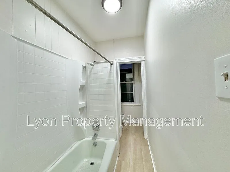 2 bed, 1.0 bath, $1,550 — Photo 4
