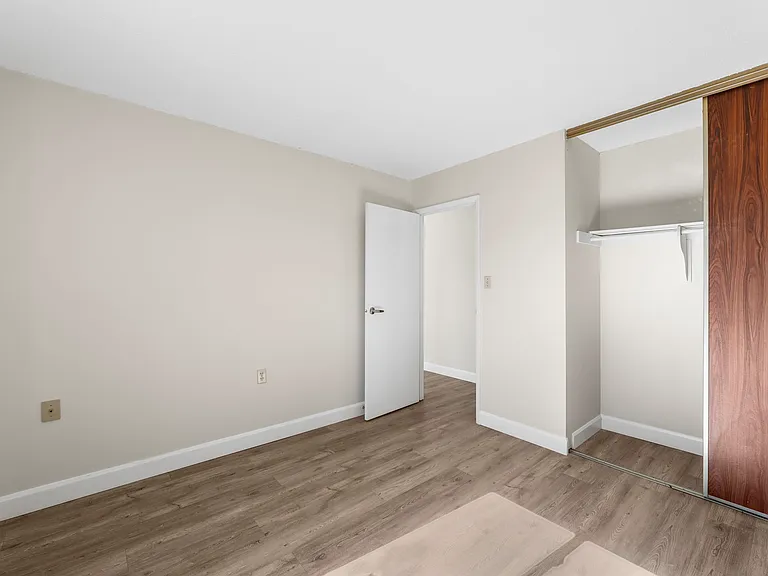805 Grand Ave W — Photo 15