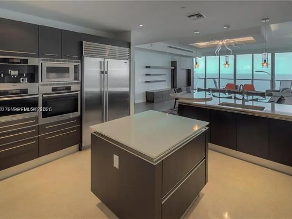 17001 Collins Ave #CU-4301