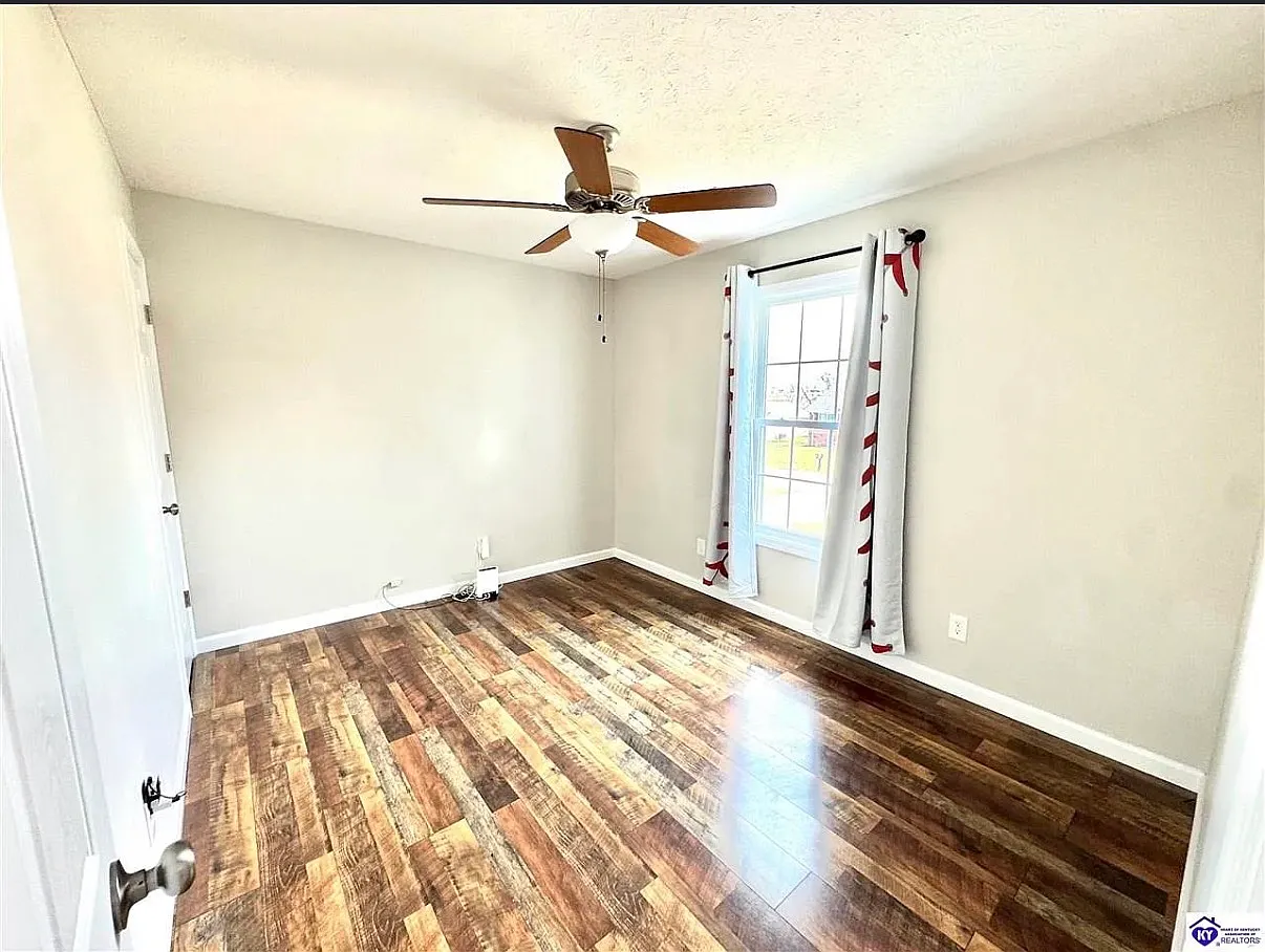3 bed, 1200 sqft, $1,600 — Photo 3