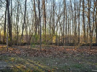 Pineview Lake Dr, Linden, MI 48451