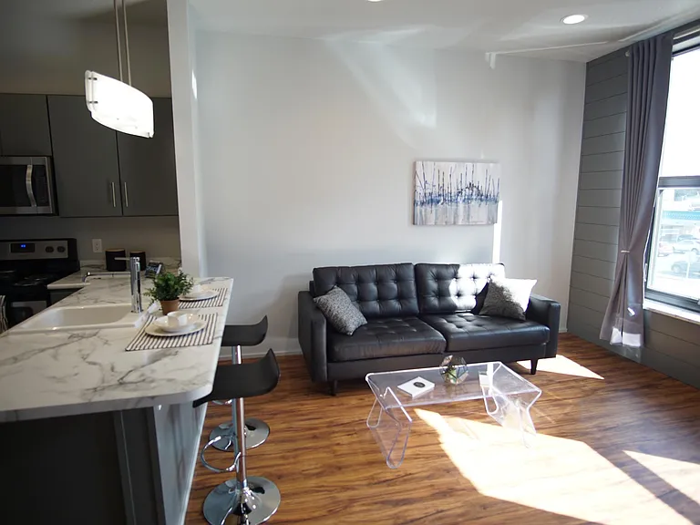 117 E Maumee St — Photo 2