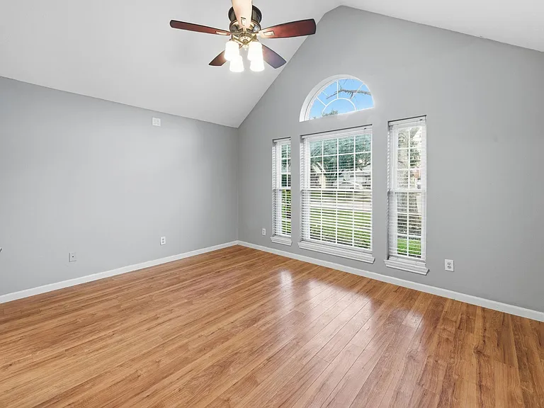 3503 Riverside Dr — Photo 14