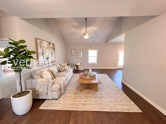 4 bed, 2.0 bath, 1720 sqft, $2,095 — Photo 3