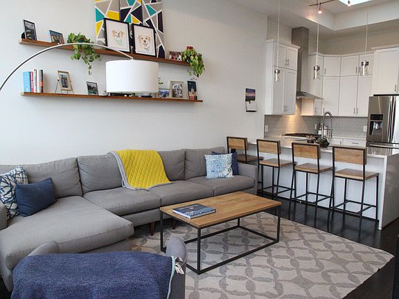Spacious living room great for entertaining