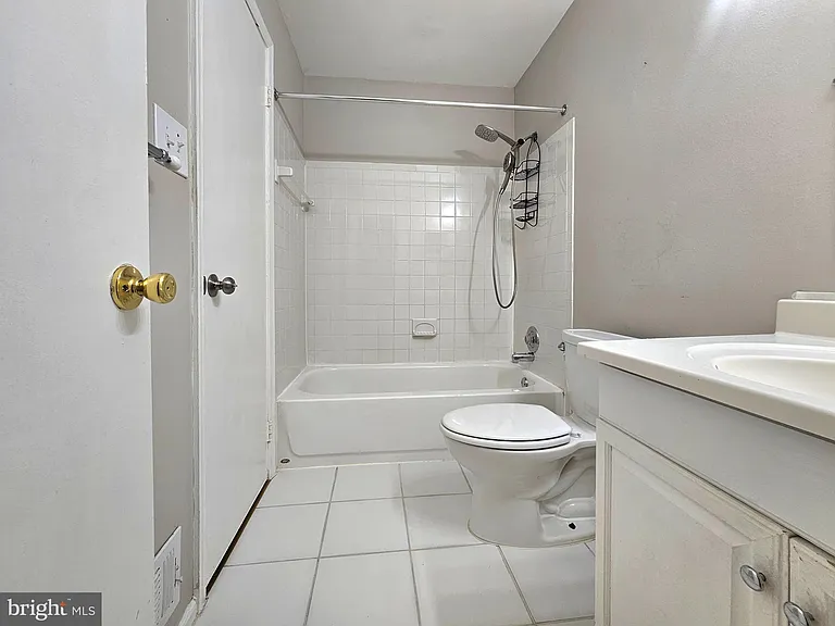 7664 Northern Oaks Ct — Photo 15