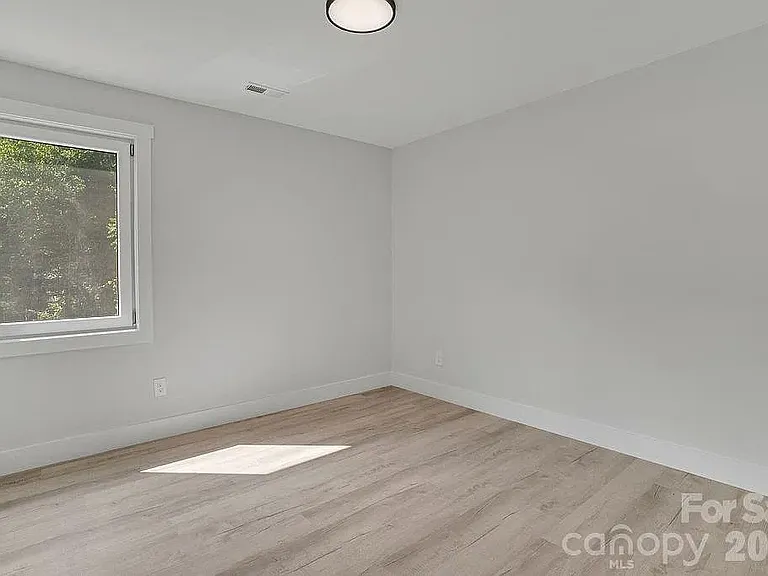 1120 Rosehill Dr — Photo 7