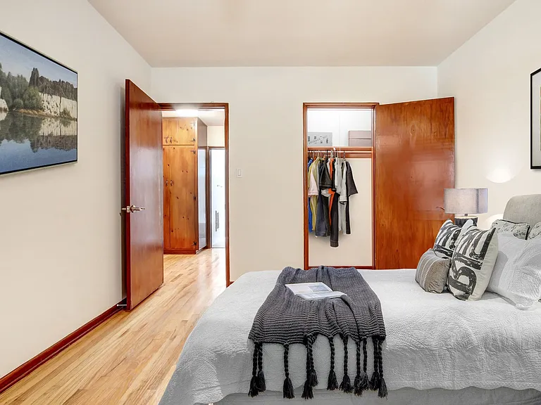 12224-34 Chandler Blvd — Photo 12