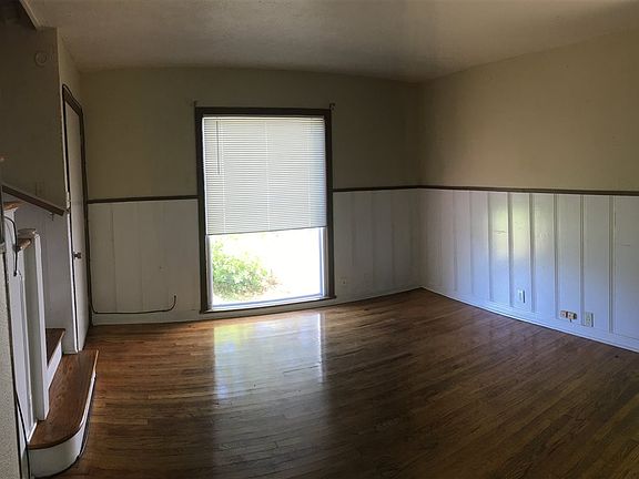 3rd image of 650 W Lucas Dr