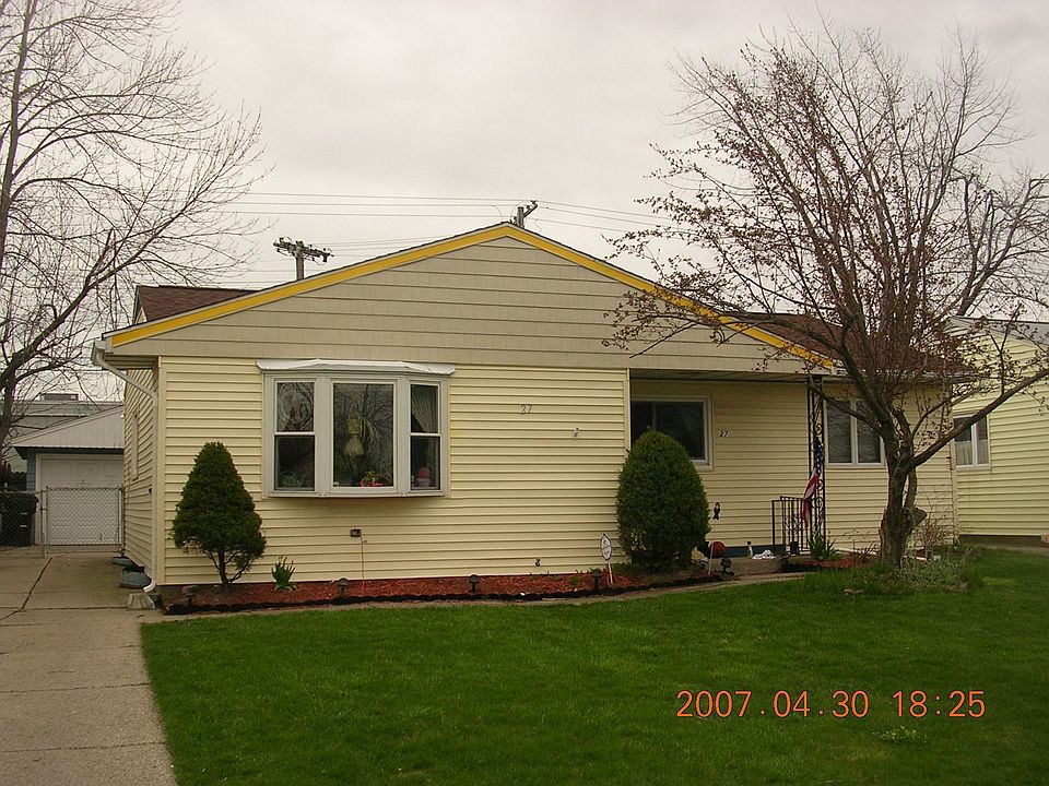 1st image of 27 Winkler Dr