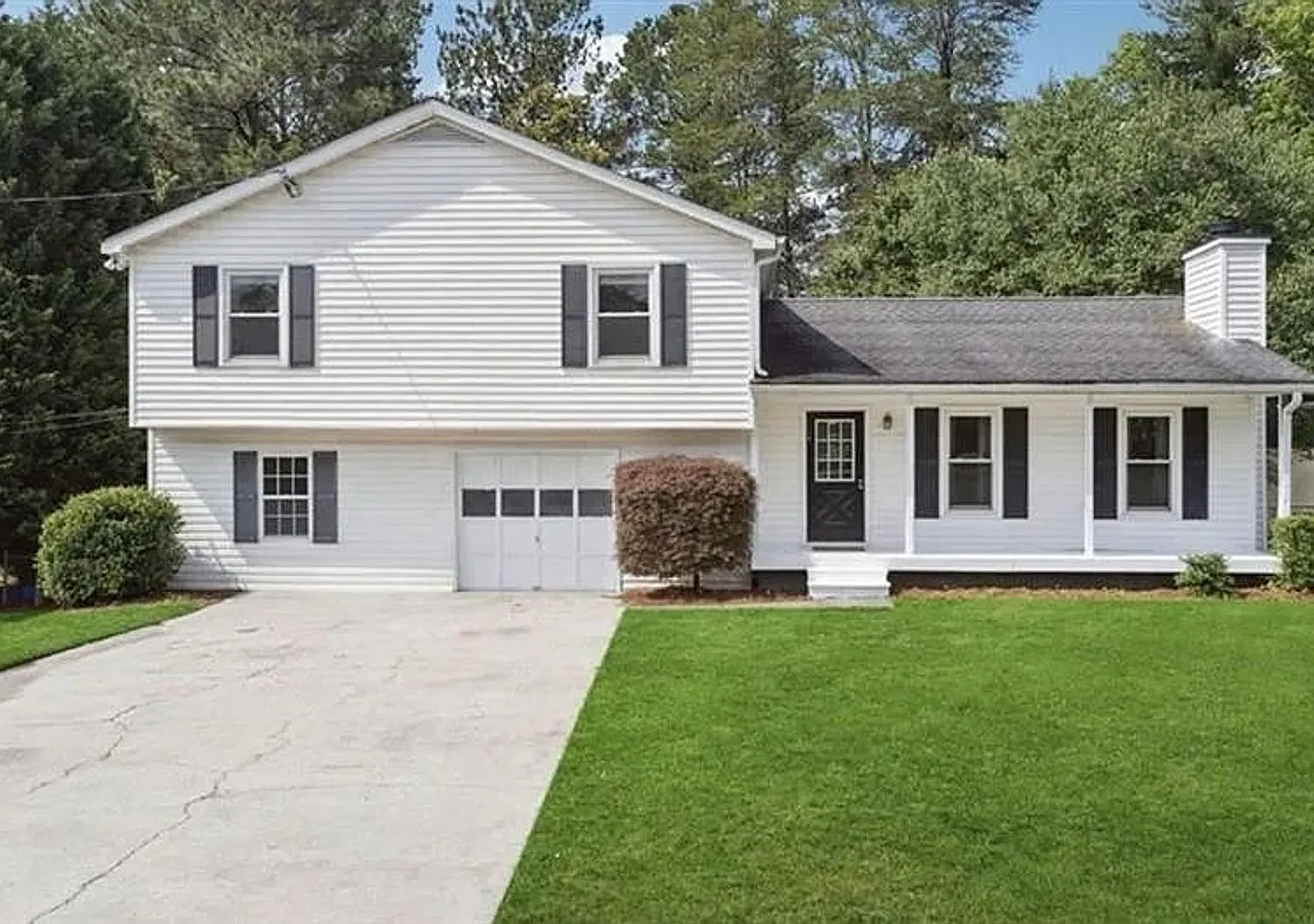 Room in 4 Bedroom Home at Brooks Dr — Photo 2