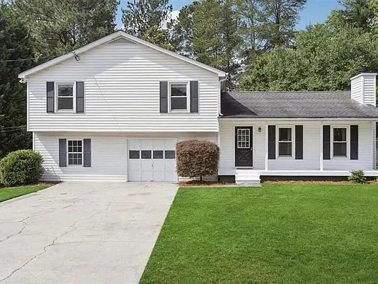 3081 Brooks Dr — Photo 2