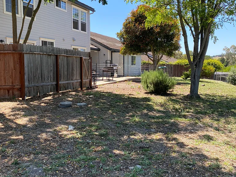 140 Helgren Ct — Photo 17