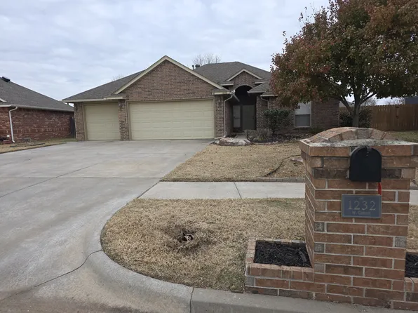 1232 W Griggs Way, Mustang, OK 73064