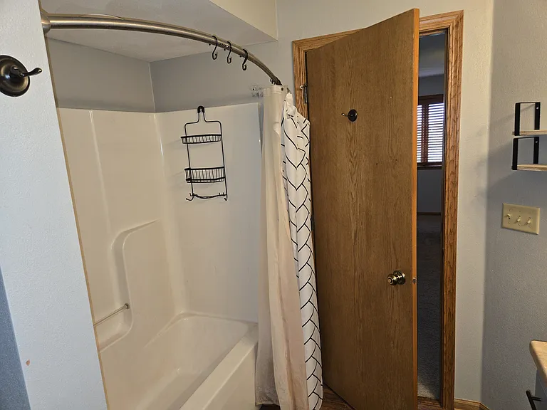 535 Westfield Dr — Photo 33