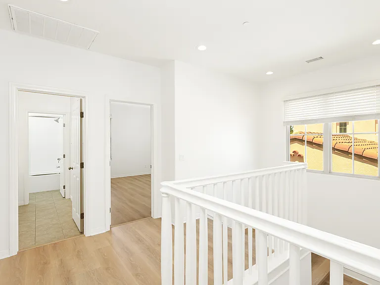 54 Lyndhurst — Photo 16