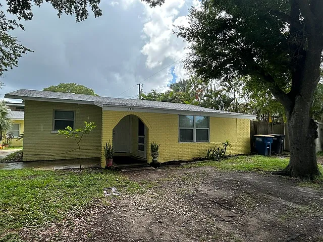 3 bed, 1190 sqft, $1,750 — Photo 1