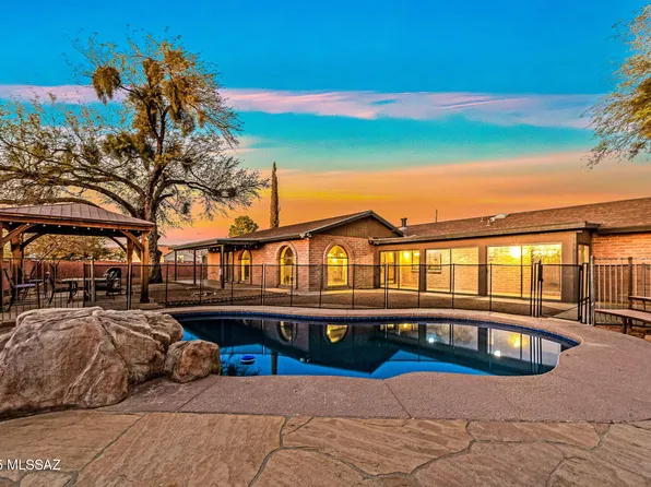 8240 S Wentworth Rd, Tucson, AZ 85747