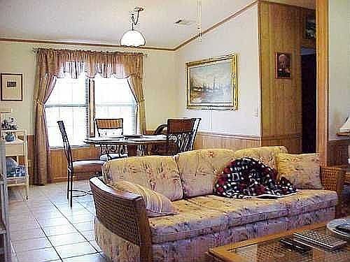 Living Rm. to Dining