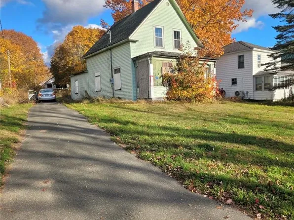 47 Highland Ave, McAdam, NB E6J 1H7