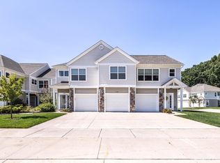 614 Fieldstone Cir E, Chelsea, MI 48118