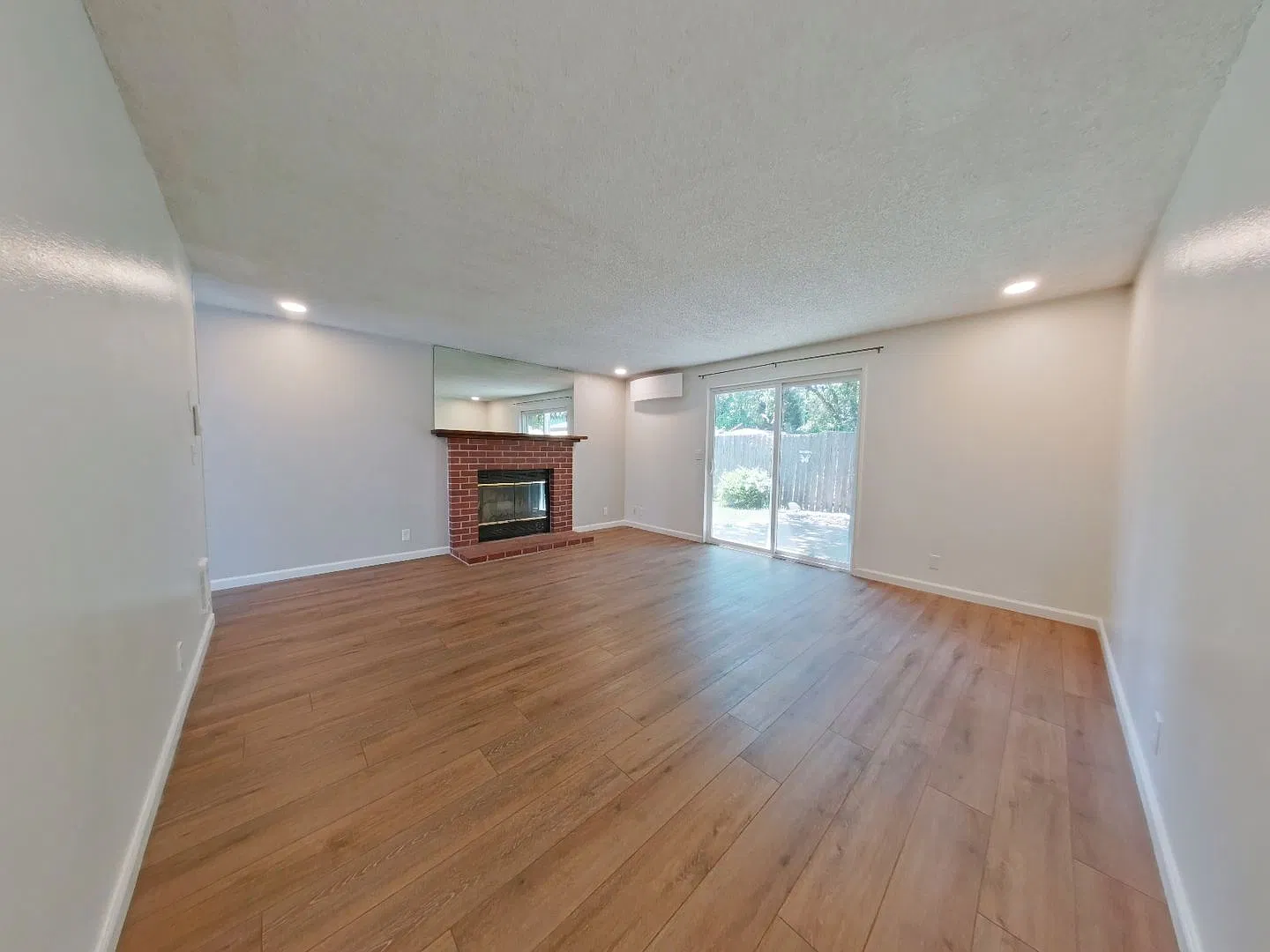 Remodeled 2 bedroom duplex in Veneta — Photo 3