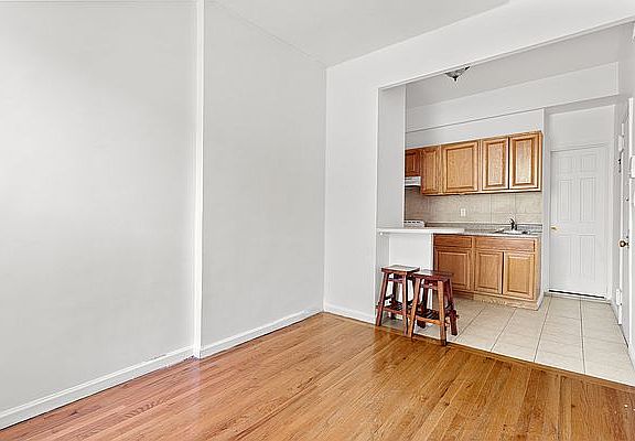 4th image of 142 W 130th St #55