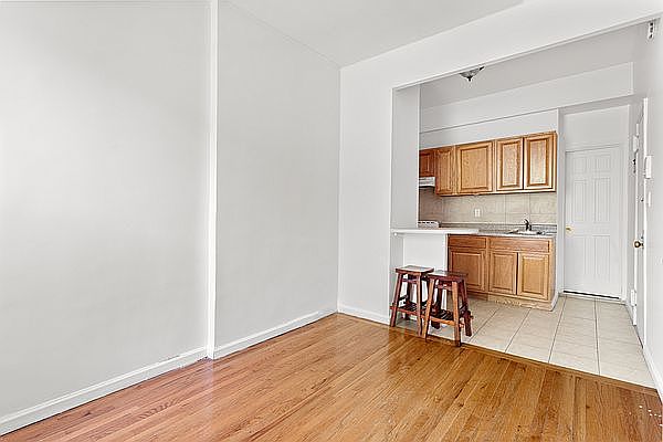 2nd image of 142 W 130th St #15