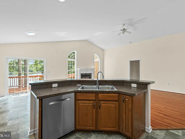686 Lake Caroline Dr — Photo 12