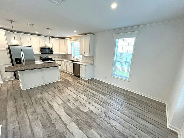 5668 Woodford St #5668E — Photo 8