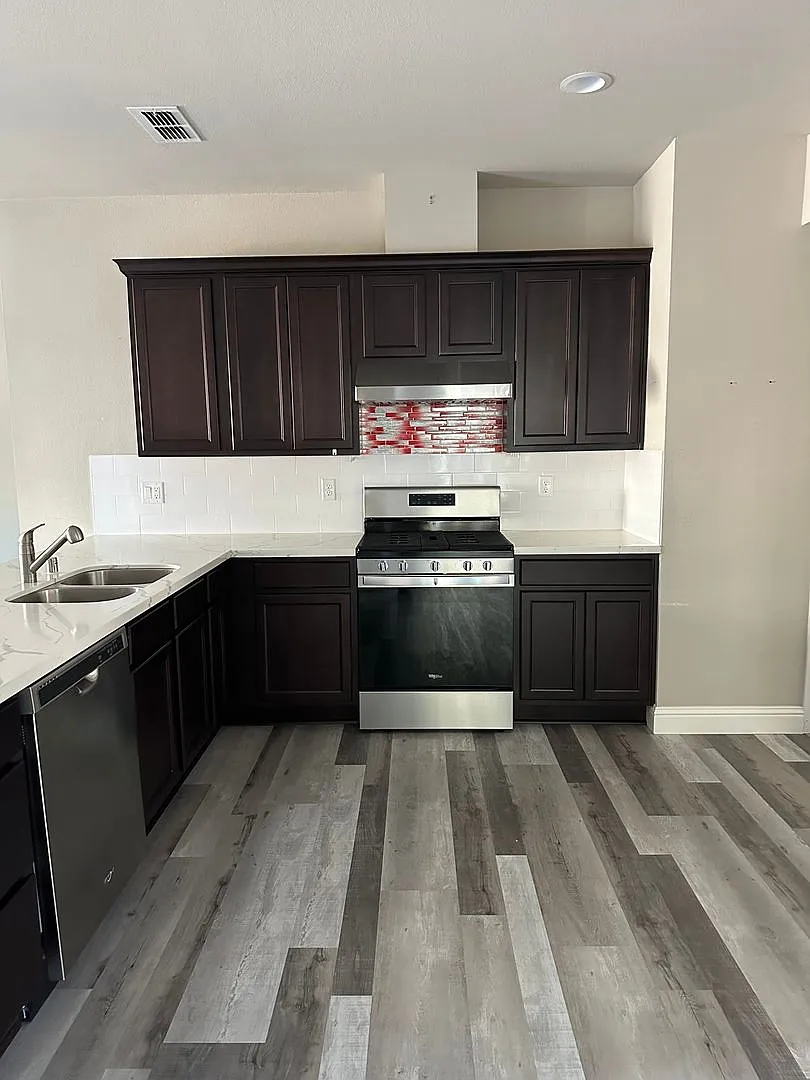 Large Four Bedroom Home In Salt Creek — Photo 3