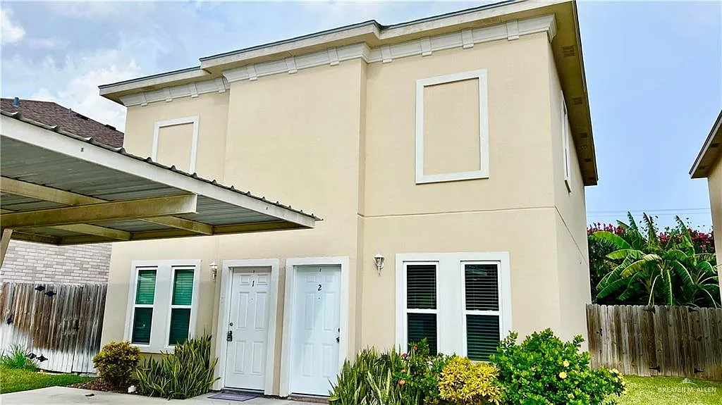 2 bed, 1.5 bath, 1072 sqft, $1,050 — Photo 2