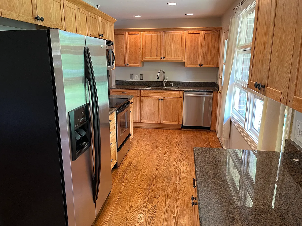 Kitchen - 619 Crieve Rd