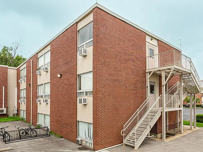 Campus Edge Apts — Photo 17