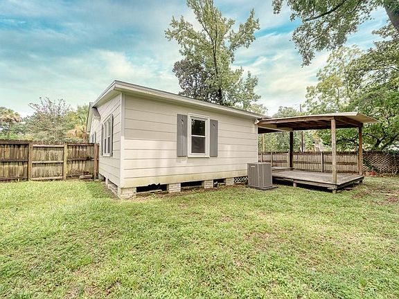 4th image of 155 Pinehill Dr