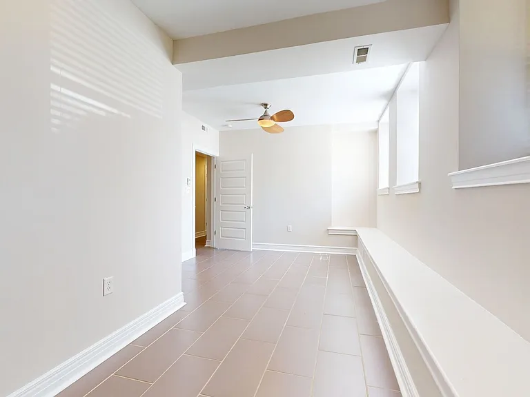 Melrose Apartments — Photo 23