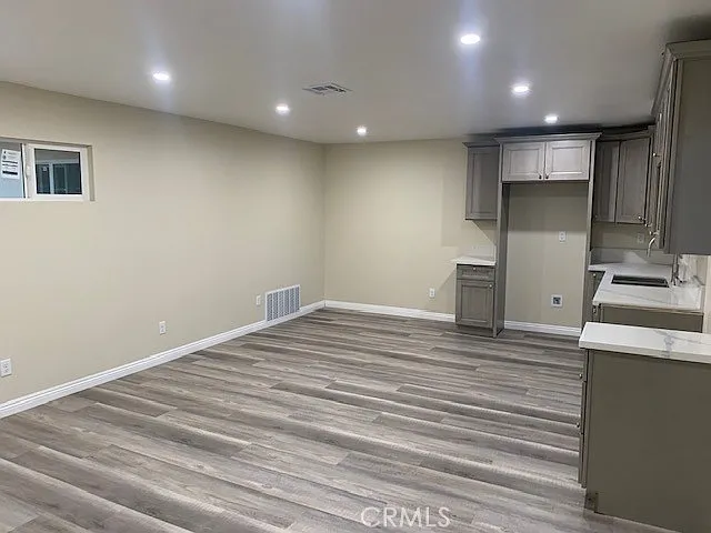 2 bed, 800 sqft, $2,400 — Photo 4